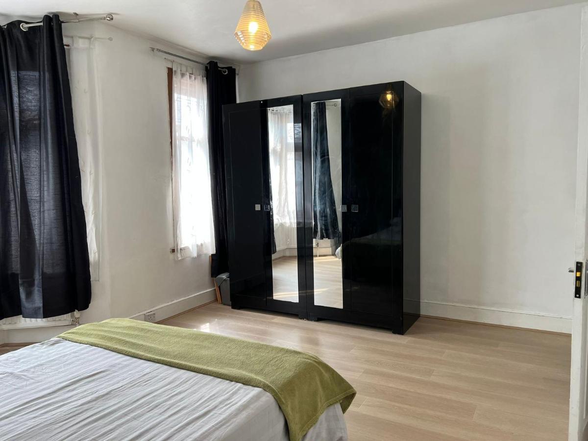 The Leyton Oasis Hotel Londen Buitenkant foto
