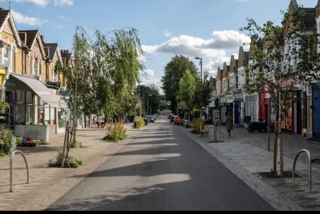 The Leyton Oasis Hotel Londen Buitenkant foto