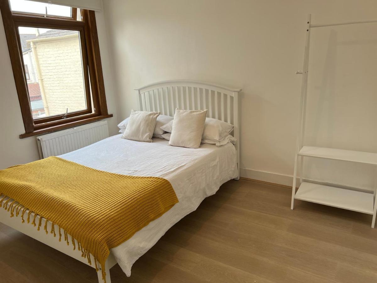 The Leyton Oasis Hotel Londen Buitenkant foto