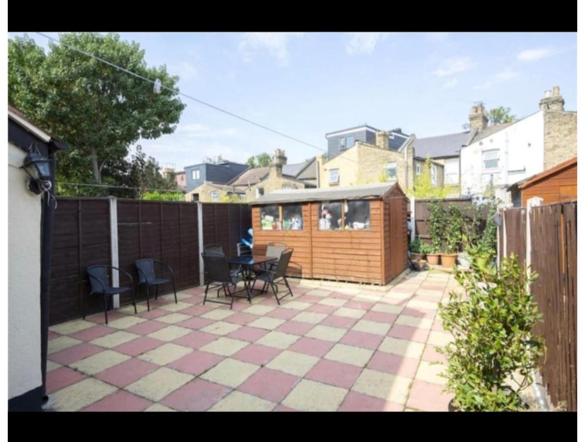 The Leyton Oasis Hotel Londen Buitenkant foto
