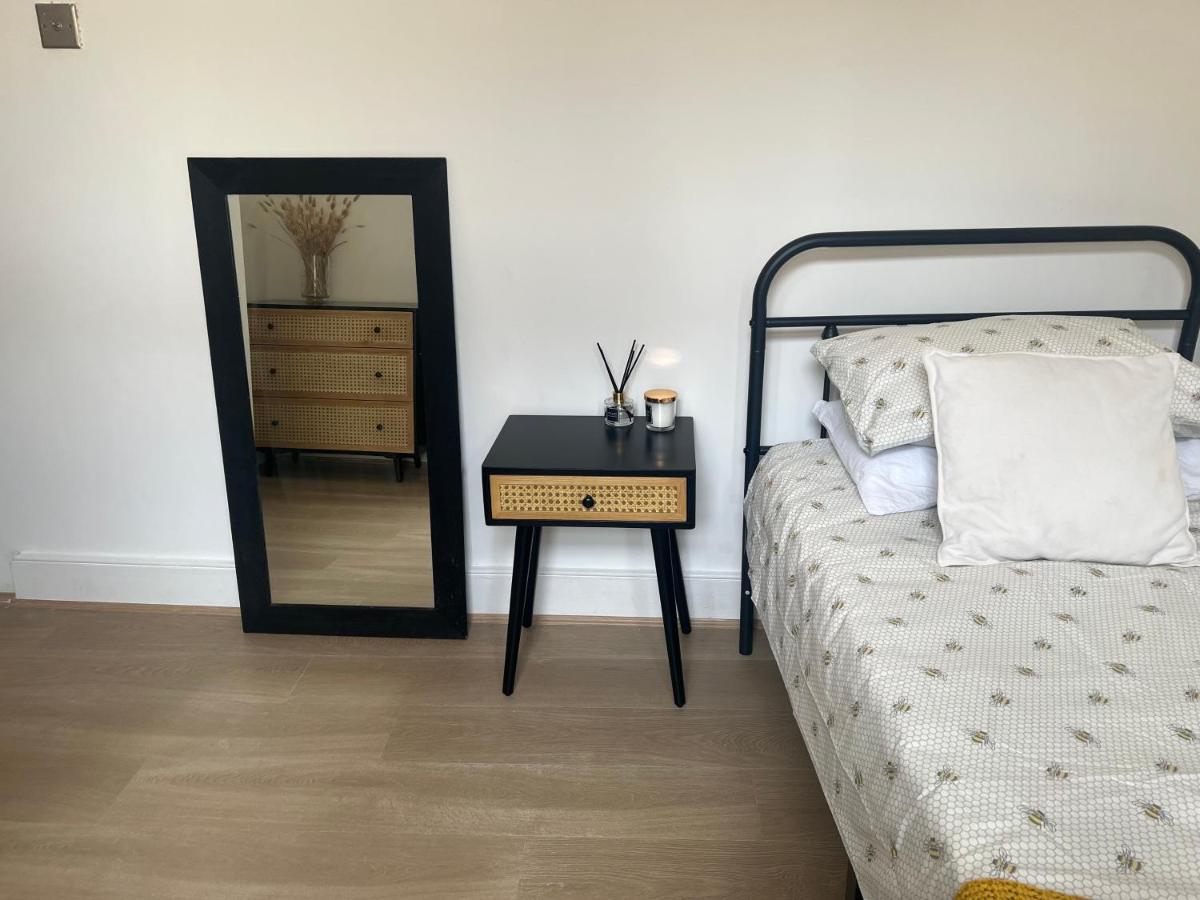 The Leyton Oasis Hotel Londen Buitenkant foto